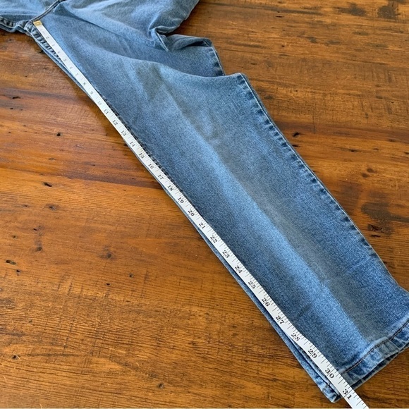 Levi’s 550 Highrise Relaxed Fit Medium Wash Jeans Sz 16 - Picture 7 of 7